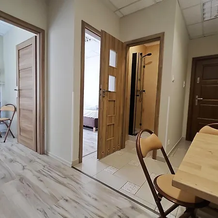 Labo Plac Konstytucji * ורשה